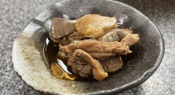 鶏のもつ煮です!!